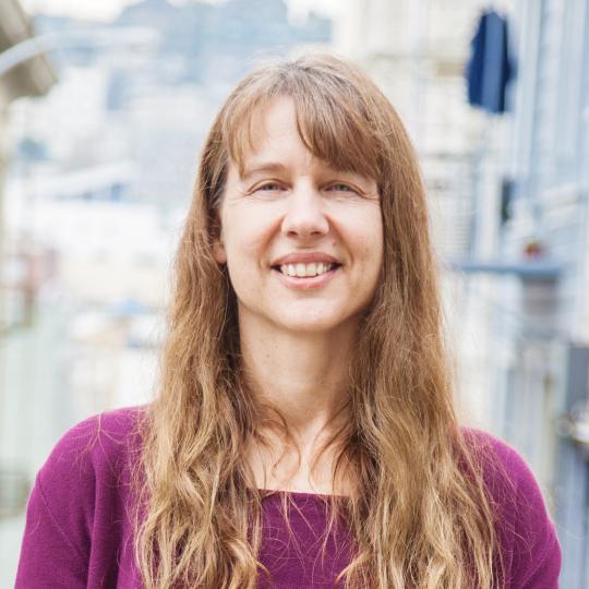 Kristen smiling on San Fransisco street